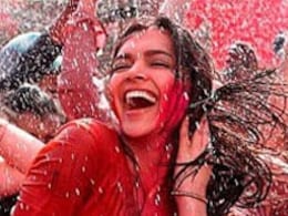 'बलम पिचकारी' से लेकर 'बम बम भोले' तक, इस बार इन गानों पर मना सकते हैं होली