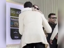 रेखा को प्यार से गले लगाते दिखे अभिषेक बच्चन, वीडियो तुरंत हुआ वायरल तो लोग करने लगे ऐसे कमेंट रेखा को प्यार से गले लगाते दिखे अभिषेक बच्चन, वीडियो तुरंत हुआ वायरल तो लोग करने लगे ऐसे कमेंट
