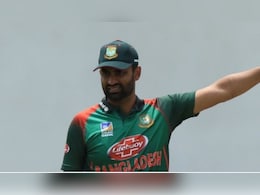 Tamim Iqbal: बांग्लादेश के पूर्व कप्तान तमीम इकबाल को बीच मैच में आया हार्ट अटैक, अस्पताल में भर्ती Tamim Iqbal: बांग्लादेश के पूर्व कप्तान तमीम इकबाल को बीच मैच में आया हार्ट अटैक, अस्पताल में भर्ती