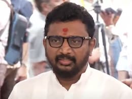 Amol Mitkari : दंगली का भडकतात? राष्ट्रवादीच्या अमोल मिटकरींचा थेट सरकारलाच सवाल Amol Mitkari : दंगली का भडकतात? राष्ट्रवादीच्या अमोल मिटकरींचा थेट सरकारलाच सवाल