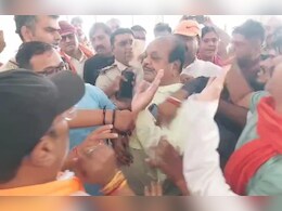 धर्मांतरण के संदेह पर विश्व हिंदू परिषद और बजरंग दल का हंगामा, बस चालक से की मारपीट धर्मांतरण के संदेह पर विश्व हिंदू परिषद और बजरंग दल का हंगामा, बस चालक से की मारपीट