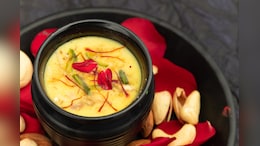 रोज़ रात सोने से पहले पिएं हल्दी वाला दूध, मिलेंगे कमाल के फायदे