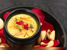 रोज़ रात सोने से पहले पिएं हल्दी वाला दूध, मिलेंगे कमाल के फायदे