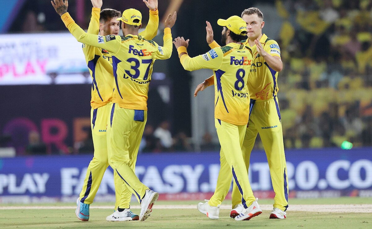 Chennai Super Kings vs Mumbai Indians LIVE Score, IPL 2025: CSK Come Up With Out-Of-The Box Strategy vs MI In Chase Chennai Super Kings vs Mumbai Indians LIVE Score, IPL 2025: CSK Come Up With Out-Of-The Box Strategy vs MI In Chase