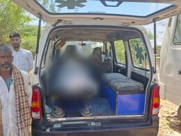 पोस्टमॉर्टम करने से डॉक्टर ने किया मना तो कलेक्टर ने लगाई फटकार, 5 घंटे तक यूं ही पड़ा रहा शव पोस्टमॉर्टम करने से डॉक्टर ने किया मना तो कलेक्टर ने लगाई फटकार, 5 घंटे तक यूं ही पड़ा रहा शव