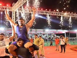 Maharashtra Kesari : मोलमजुरी करणारं कुटुंब, आईने दुसऱ्यांच्या घरातील टीव्हीवर पाहिला लेकाचा विजय