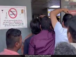 1+1 Offer At UP Liquor Stores A Conspiracy To Make People Alcoholic, Alleges AAP 1+1 Offer At UP Liquor Stores A Conspiracy To Make People Alcoholic, Alleges AAP