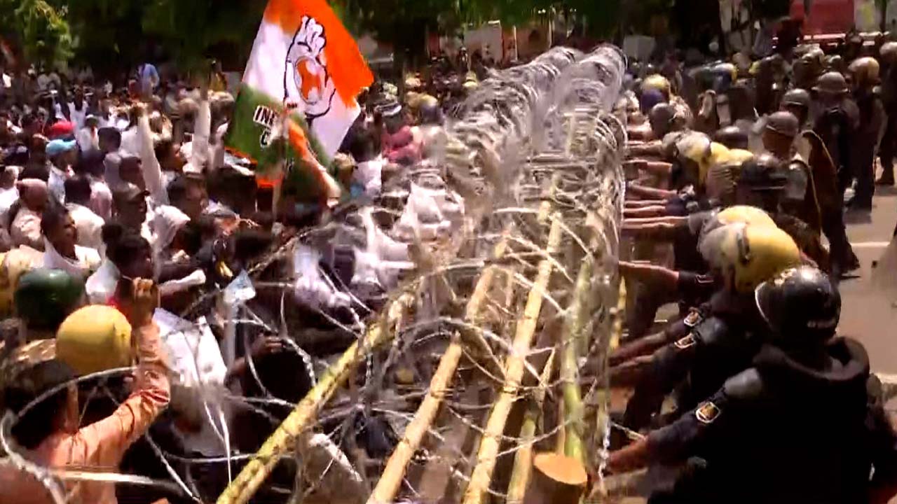 Congress Workers Stage Protest Outside Odisha Assembly; 14 MLAs Suspended