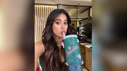 Janhvi Kapoor's Beaming Bronzed Makeup Says She's Ready For The Summers