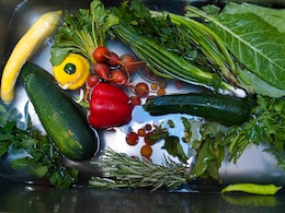 क्या नमक के पानी में भिगोकर रखनी चाहिए सब्जियां? जानिए इसके क्या हो सकते हैं प्रभाव क्या नमक के पानी में भिगोकर रखनी चाहिए सब्जियां? जानिए इसके क्या हो सकते हैं प्रभाव