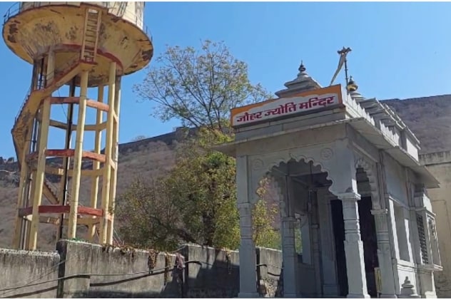 किले की तलहटी में बने जौहर ज्योति मंदिर की तस्वीर. किले की तलहटी में बने जौहर ज्योति मंदिर की तस्वीर.