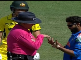 IND vs AUS: हातामधून रक्त येत होतं, तरीही अंपायरनं जडेजाला पट्टी काढायला लावली! वाचा काय आहे नियम IND vs AUS: हातामधून रक्त येत होतं, तरीही अंपायरनं जडेजाला पट्टी काढायला लावली! वाचा काय आहे नियम