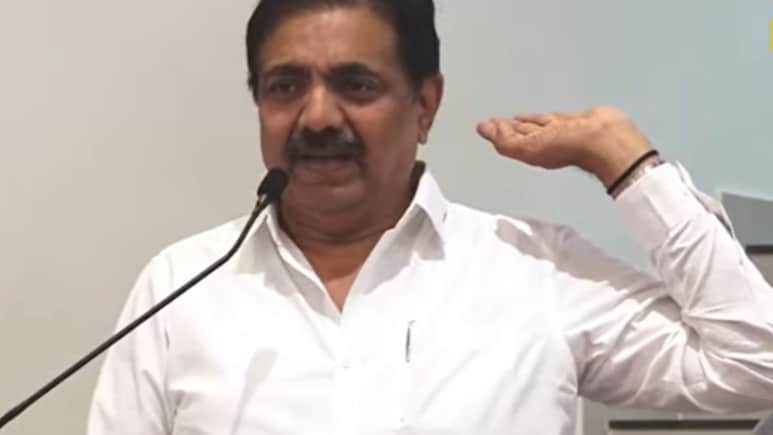 Jayant Patil : 'हीच योग्य वेळ आहे...' जयंत पाटील स्टेजवरच रडले! राष्ट्रवादीच्या बैठकीत जोरदार ड्रामा