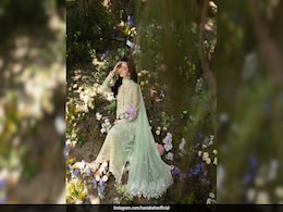 Hania Aamir Brings Out Her Ethnic Side In A Pistachio Green Laced <i>Salwar Kameez</i> Hania Aamir Brings Out Her Ethnic Side In A Pistachio Green Laced <i>Salwar Kameez</i>