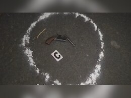 नोएडा: कार में बिठाकर लूट करने वाले गिरोह के सदस्यों से पुलिस की मुठभेड़, पुलिस ने किया गिरफ्तार