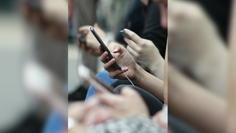 रील स्क्रॉल करने से मिलता है सुकून, फिर क्यों थक जाते हैं आप