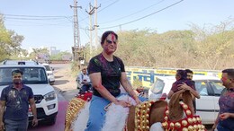 झालावाड़ में SP को घोड़े पर बैठाकर निकाली बिंदोरी, होली बहिष्कार के बीच DJ पर ठुमके पुलिसकर्मी
