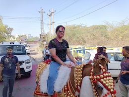 झालावाड़ में SP को घोड़े पर बैठाकर निकाली बिंदोरी, होली बहिष्कार के बीच DJ पर ठुमके पुलिसकर्मी