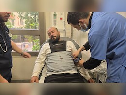 इजरायल ने इस साल ऑस्कर जीतने वाले फिलिस्तीनी डायरेक्टर को किया रिहा, शर्ट पर दिखे खून के धब्बे