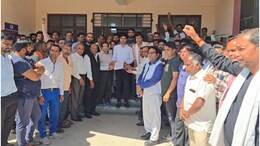 Rajasthan: ब्यावर में बढ़ रहा विरोध, जयपुर कूच की तैयारी, 22 मार्च से बिजयनगर अनिश्चितकालीन समय के लिए बंद!