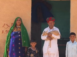 Rajasthan: जैसलमेर में भाई बहन बने बेसहारा हिरण के बच्चे का सहारा,  गाय का दूध पिलाकर पाला