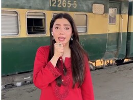 ईद की ट्रेन दिखी तो माहिरा खान को याद आया बजरंगी भाईजान का चांद नवाब, फिर रेलवे स्टेशन पर ही दिखा ऐसा अंदाज ईद की ट्रेन दिखी तो माहिरा खान को याद आया बजरंगी भाईजान का चांद नवाब, फिर रेलवे स्टेशन पर ही दिखा ऐसा अंदाज