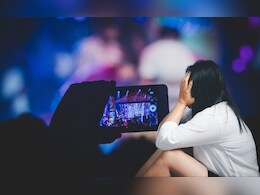 Pune News: पुण्यात नेमकं चाललंय काय? मसाज करण्याच्या बहाण्याने महिलेला टॉप काढायला लावला अन्... Pune News: पुण्यात नेमकं चाललंय काय? मसाज करण्याच्या बहाण्याने महिलेला टॉप काढायला लावला अन्...