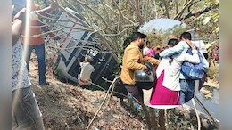 Rajasthan News: उदयपुर में बड़ा हादसा,&nbsp;सलूंबर हाईवे पर नदी में गिरी बस, कई लोगों के घायल होने की ख़बर&nbsp;