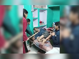 संदिग्ध हाल में शख्स की मौत, डंडे से पीटती दो बेटियों का वीडियो भी वायरल; इसी माह पिता ने की थी दोनों की शादी