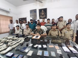 Fake Income Tax Officers: फर्जी इनकम टैक्स ऑफिसर बनकर लूट करने वाले गिरोह का भंडाफोड़, गांव का युवक ही निकला मास्टरमाइंड Fake Income Tax Officers: फर्जी इनकम टैक्स ऑफिसर बनकर लूट करने वाले गिरोह का भंडाफोड़, गांव का युवक ही निकला मास्टरमाइंड