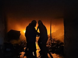 Jodhpur News: जोधपुर में लकड़ी के गोदाम में लगी आग, लाखों का माल जलकर हुआ खाक Jodhpur News: जोधपुर में लकड़ी के गोदाम में लगी आग, लाखों का माल जलकर हुआ खाक