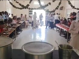राजस्थान की अनाज मंडी में किसानों को मिलता है 5 रुपये में भरपेट खाना, सर्दियों में गुड और गर्मियों में दी जाती है छाछ राजस्थान की अनाज मंडी में किसानों को मिलता है 5 रुपये में भरपेट खाना, सर्दियों में गुड और गर्मियों में दी जाती है छाछ