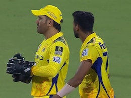 MS Dhoni's DRS Appeal Goes To Waste Against Virat Kohli - Video Is Viral