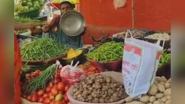 Tomato Prices: किसानों की बढ़ रही परेशानी, टमाटर के भाव जमीन पर, लेकिन उपभोक्ता चुका रहें&nbsp;दोगुनी कीमत&nbsp;