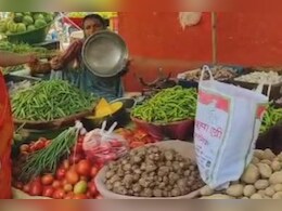 Tomato Prices: किसानों की बढ़ रही परेशानी, टमाटर के भाव जमीन पर, लेकिन उपभोक्ता चुका रहें दोगुनी कीमत  Tomato Prices: किसानों की बढ़ रही परेशानी, टमाटर के भाव जमीन पर, लेकिन उपभोक्ता चुका रहें दोगुनी कीमत