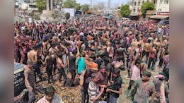 Rajasthan: रंग तेरस पर प्रतापगढ़ में खेली होली, डीजे की धुन पर झूमी मह&zwj;िलाएं और बुजुर्ग &nbsp;