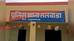 Rajasthan: जन्&zwj;मद&zwj;िन की पार्टी कर घर लौट रहे दोस्&zwj;तों की कार पेड़ से टकराई, एक की मौत; 3 लोग घायल&nbsp;