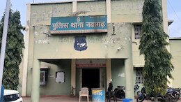 पुलिस ने मांगे ₹25000 और अरहर, परेशान युवक ने लगा ली फांसी, गांव में बवाल