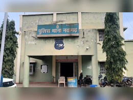 पुलिस ने मांगे ₹25000 और अरहर, परेशान युवक ने लगा ली फांसी, गांव में बवाल