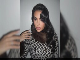 Georgina Rodriguez Aces A Glossy Mauve Lip With Vintage Curled Tresses At Paris Fashion Week Georgina Rodriguez Aces A Glossy Mauve Lip With Vintage Curled Tresses At Paris Fashion Week