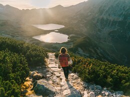 5 Easy Ways To Lower Your Carbon Footprint While Travelling