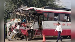 बीकानेर के नापासर में ट्रेलर और बस की ज़ोरदार भिड़ंत, 2 महिलाओं की मौत 16 लोग घायल