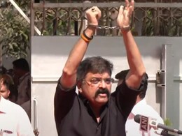 Jitendra Awhad : जितेंद्र आव्हाड हातात बेड्या घालून विधानभवनात का पोहोचले?