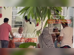 Bhupesh Baghel ED Raid: घर में चल रही थी ED की रेड, परिवार के साथ शाम के चाय की चुस्की लेते नजर आए भूपेश बघेल Bhupesh Baghel ED Raid: घर में चल रही थी ED की रेड, परिवार के साथ शाम के चाय की चुस्की लेते नजर आए भूपेश बघेल