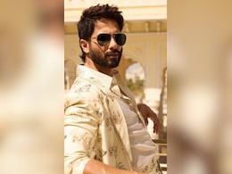 Shahid Kapoor Teaches His Son Zain, How To Ride A Bicycle. Watch Shahid Kapoor Teaches His Son Zain, How To Ride A Bicycle. Watch