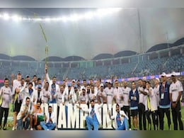 चैंपियंस ट्रॉफी का खिताब जीतने पर BCCI ने भारतीय खिलाड़ियों पर की पैसों की बारिश, इतने करोड़ देने का किया ऐलान चैंपियंस ट्रॉफी का खिताब जीतने पर BCCI ने भारतीय खिलाड़ियों पर की पैसों की बारिश, इतने करोड़ देने का किया ऐलान