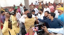 रीवा नगर निगम की बजट बैठक पर बवाल, BJP ने निकाली अर्थी, तो कांग्रेस ने छिड़का गंगाजल