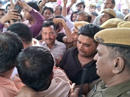 Rajastjan Politics: किरोड़ी लाल मीणा से मिलने आए भाजपा नेताओं को पुलिस ने रोका, हो गया हंगामा Rajastjan Politics: किरोड़ी लाल मीणा से मिलने आए भाजपा नेताओं को पुलिस ने रोका, हो गया हंगामा