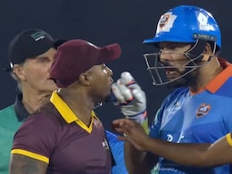 Video: मैदान पर फिर दिखा युवराज का रौद्र रूप, वेस्टइंडीज़ के खिलाड़ी से उलझ पड़े, ब्रायन लारा को बीच-बचाव करना पड़ा