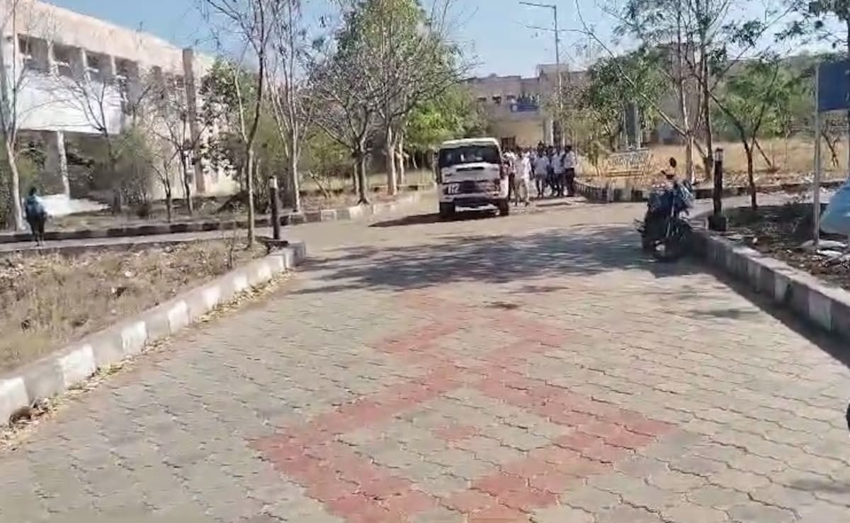 Machine Or Hand Made? University Students Clash Over Chapatis, 1 Hospitalised